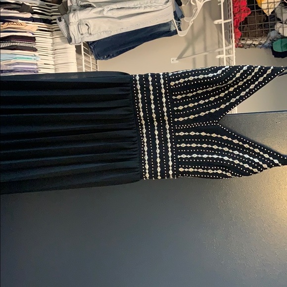 Lulu’s size small. Never worn. - Picture 1 of 5